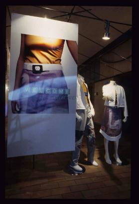 expo.01; welcome on Board ; Ausstellungsgestaltung : Plakat `welcome` zwei outfits (Attendants)…