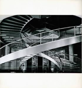 Verwaltungsgebäude der Néstle in Vevey ( Architekt Tschumi ) ; Escalier principal