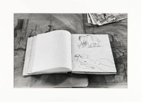 [Ein Skizzenbuch von Le Corbusiers im Atelier des Appartement-Atelier, 24 Rue Nungesser-et-Coli, Paris]