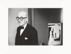 [Le Corbusier in seinem Studio, 35 Rue de Sèvres, Paris]