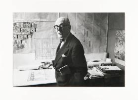 [Le Corbusier in seinem Studio, 35 rue de Sèvres, Paris]