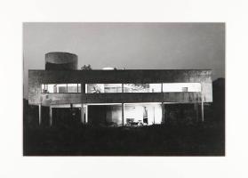 [Aussenansicht bei Nacht, Villa Savoye, Poissy]