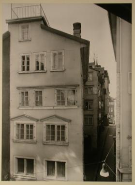 Ein Kind im Jahr 1950 , Altstadthaus