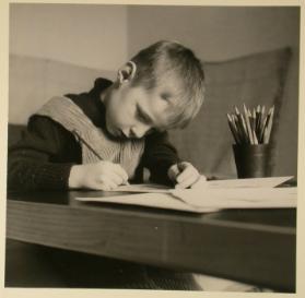 Ein Kind im Jahr 1950 , Urban Willimann beim Zeichnen