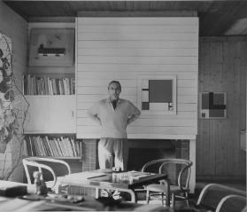Reportage, Architekt Alfred Roth in seinem Atelier