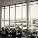 Flughafen Kloten mit Swissair-Flugzeug (Kassette zum 65. Geburtstag von Hans Finsler)