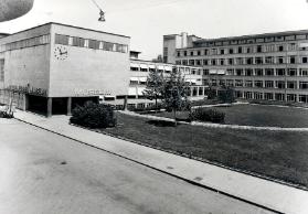 Der Neubau der Kunstgewerbeschule und des Kunstgewerbemuseums, erbaut 1932 von den Architekten Steger und Egender, Zürich