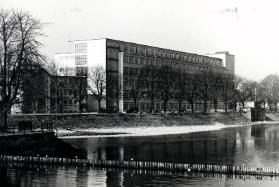 Der Neubau der Kunstgewerbeschule und des Kunstgewerbemuseums, erbaut 1932 von den Architekten Steger und Egender, Zürich