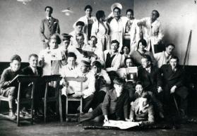 Allgemeine (vorbereitende) Klasse (Vorkurs) mit Walter Roshardt und Heinrich Müller, um 1930