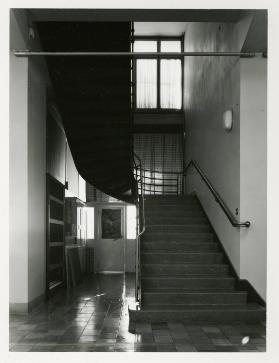 Treppenaufgang von der Museumshalle zur Galerie