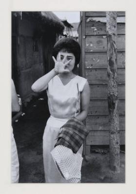 [Amerikanische GIs mit Prostituierten, Tae Song Dong, Südkorea, 1961]