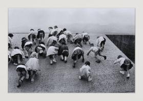 [Spielende Kinder auf der Dachterrasse der Cité radieuse, Marseille, 1959]