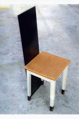 Tabouret - Prototyp aus Hocker und Holzbrett