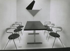 Ausstellung "Swiss Design" in London 1957 - White Cube mit Saffa-Stühlen