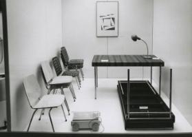 Ausstellung "Swiss Design" in London 1957 - White Cube mit Wohnmöbel