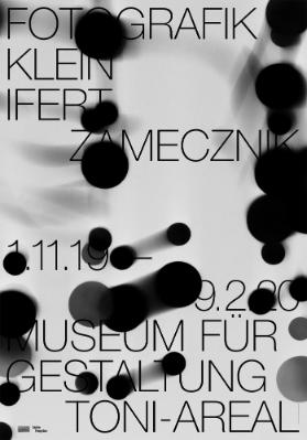 Herendi Artemisio, Fotografik: Klein, Ifert, Zamecznik, Ausstellungsplakat, 2019, © Herendi Art…