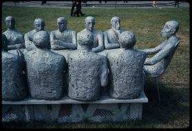 New York - "Unfinished Business" von Helen Beling, Bryant Park "Sculpture Festival 1967"