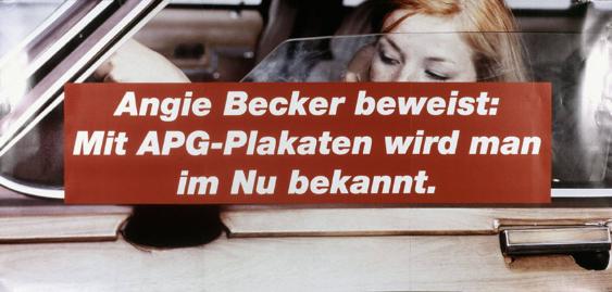 Angie Becker beweist: Mit APG-Plakaten wird man im Nu bekannt.