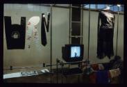 SALE ; Bild 2 ; Ausstellungsgestaltung ; Teile der Kollektion Vitrine Video
