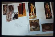 AMBRA (BERNSTEIN) ; Bild 4 ; Dossier ; outfit 2 Stoffmuster Anprobe
