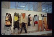 ALICE IM WUNDERLAND ; Bild 2 ; Ausstellungsgestaltung ; Kollektion ALICE… A
