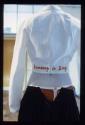 Hommage to Blaze ; Bild 8 ; Ausstellungsgestaltung  : Outfit Bild E (links) von hinten
