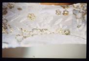 Hommage to Blaze ; Bild 11 ; Ausstellungsgestaltung  : Teil goldbestickt 

