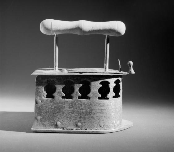 Holzkohlenbügeleisen