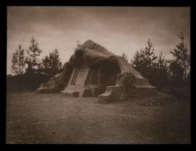 Grabmal Oertel, Friedhof Schmiedebach, Lehesten