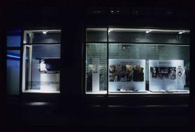 SUITO und Shiny ; Bild A ; Ausstellungsgestaltung  Fenster A  Fenster B  