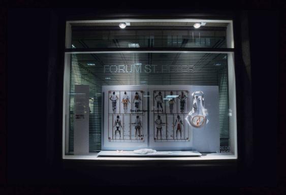 at work ; Bild A ; Ausstellungsgestaltung Fenster F  
 

 
