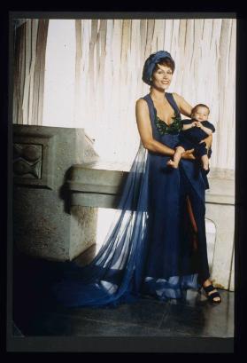 Das Brautkleid. Fotostrecke Brautkleid mit Kind.