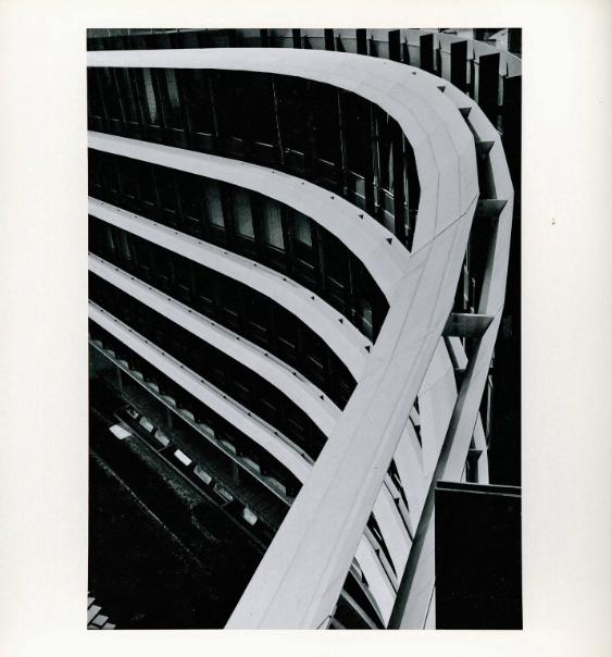 Verwaltungsgebäude der Néstle in Vevey ( Architekt Tschumi )