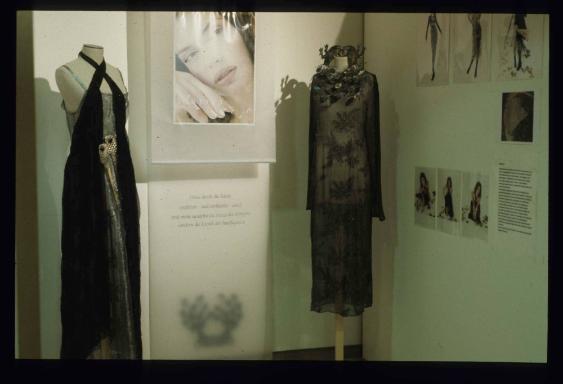 "Marienzeit" (Bild: Gustav Klimt "Danae" 1907), Bild A: Ausstellungsgestaltung > Koje. 