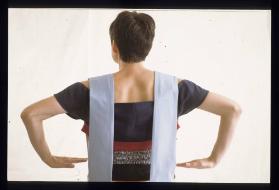 Picasso 'Stillleben 1924' ; Bild 1 ; Fotoshooting : Outfit vom Rücken (halbfigur)


 

