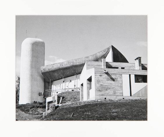 [Kirche und Pilgerhaus kurz vor der Fertigstellung, Notre-Dame du Haut Ronchamp]