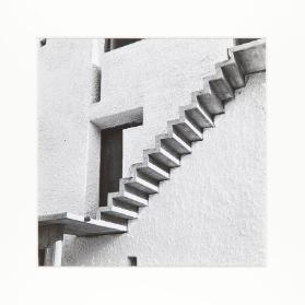 [Fassadendetail mit Aussentreppe, Notre-Dame du Haut Ronchamp]