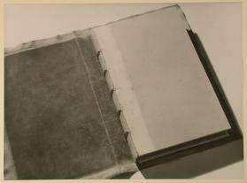 Entwurf und Aufnahmen zu einem Prospekt der Buchbinderklasse , Bucheinbandherstellung