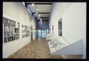the other side of fashion (Weiterbearbeitung in Zürich) ; Bild 7 ; Ausstellungsgestalt. ; Mode …
