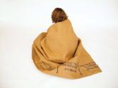 Diane Steverlynck, Cardboard covering, BE 2001-07, abgenutzte Kartonschachteln, 142 x 185 cm. ©…