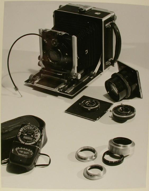 Atelier Wolgensinger , Zubehör eines Fotografen: Fotokamera vom Format 9x12 mit Zubehör