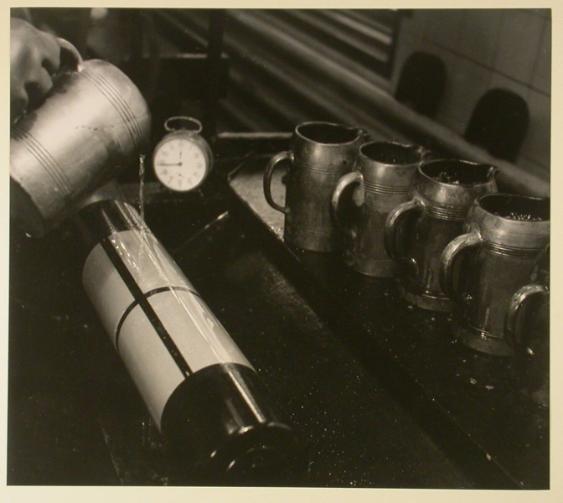 Der Farbentiefdruck . Waschen der Druckrollen