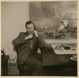 Tätigkeit des von Herr Dr. Rotzler ; Willy Rotzler beim Telefonieren