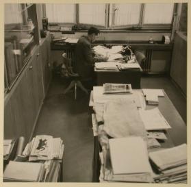 Tätigkeit des von Herr Dr. Rotzler ; Arbeitszimmer von Willy Rotzler