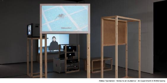 Notes to an audience - An experiment in withdrawing
