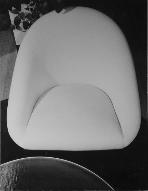 Reportage über "Meer", Sitzmöbel aus Biegeholz und Stahlrohr