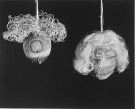 Masken aus Kokosnüssen