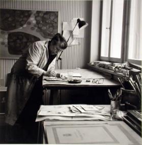 Reportage über Elsa Burckhardt ; im Atelier