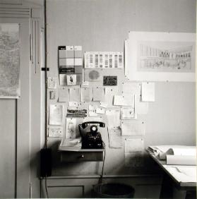 Reportage über Elsa Burckhardt, Innenansicht Detail mit Telefon