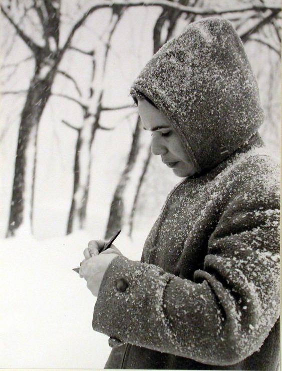 Person im Park im Winter
